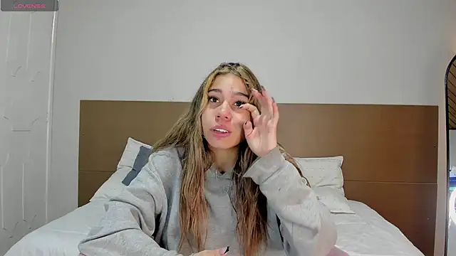 Snapshot of Rachell_criss chatting on May 2026 03:59:02 AM Rachell criss online show from May 2026 03:59:02 AM