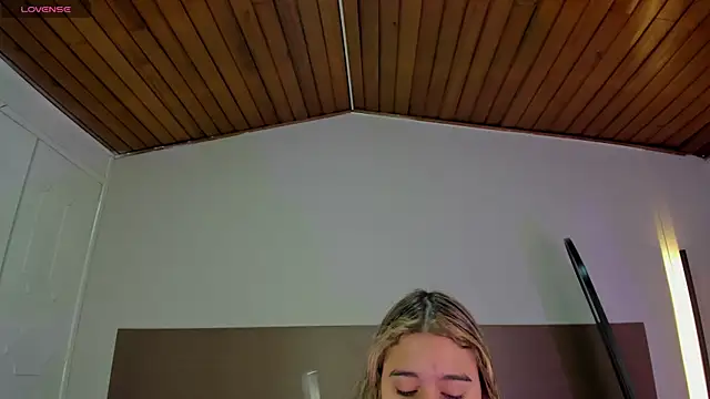 Snapshot of Rachell_criss chatting on May 2026 04:08:02 AM Rachell criss online show from May 2026 04:08:02 AM
