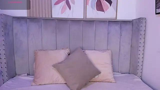 Seshat Hitt online show from September 2025 03:21:02 AM