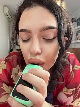 Hannah xBaby online show from November 2025 11:02:01 AM