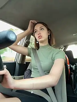 DollyTall online show from September 2025 12:37:01 PM