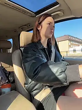 DollyTall online show from October 2025 08:15:02 AM