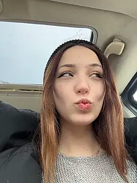 DollyTall online show from March 2026 06:52:01 AM