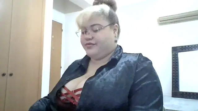 Snapshot of GoddessMocha chatting on September 2025 01:04:01 PM GoddessMocha online show from September 2025 01:04:01 PM
