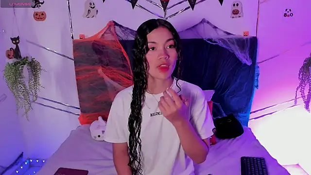 Snapshot of Camilla_Miller01 chatting on October 2025 01:23:01 PM Camilla Miller01 online show from October 2025 01:23:01 PM