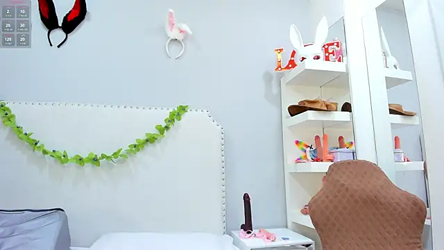 KoraSweett online show from October 2025 07:02:01 PM