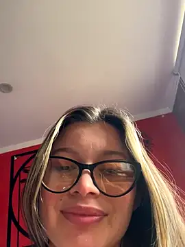 KoraSweett online show from December 2025 06:37:02 PM