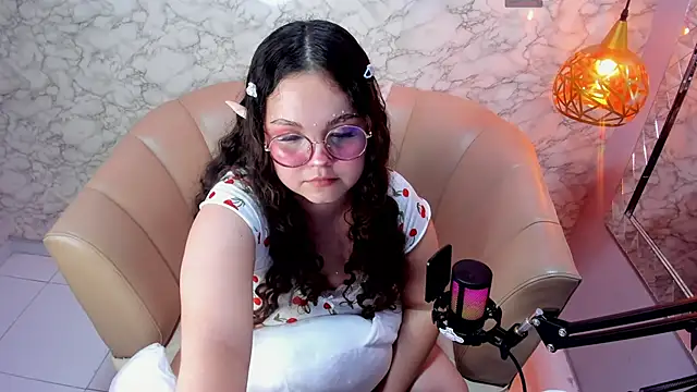 Snapshot of ShylySweet chatting on October 2025 05:10:01 AM ShylySweet online show from October 2025 05:10:01 AM