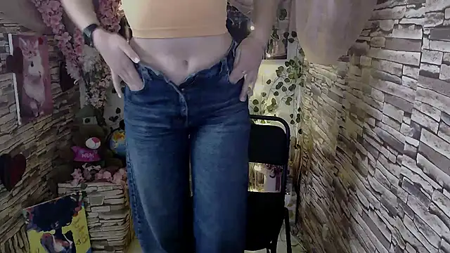 Snapshot of Amanda_Bright_ chatting on October 2025 07:17:01 AM Amanda Bright online show from October 2025 07:17:01 AM