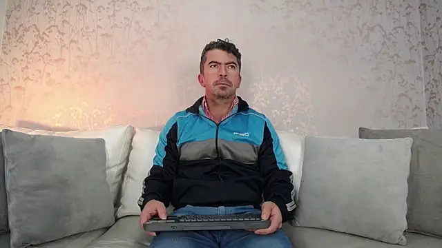 JuanKFit 45 online show from November 2025 01:33:02 PM