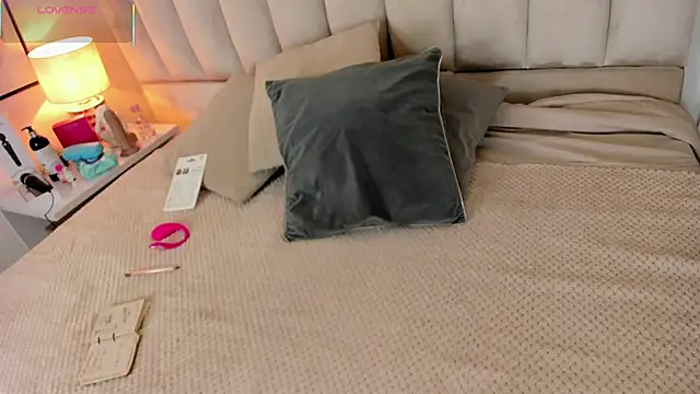 Snapshot of Clhoe_Johnson chatting on October 2025 12:28:01 PM Clhoe Johnson online show from October 2025 12:28:01 PM