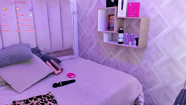 Snapshot of Clhoe_Johnson chatting on November 2025 12:23:02 PM Clhoe Johnson online show from November 2025 12:23:02 PM