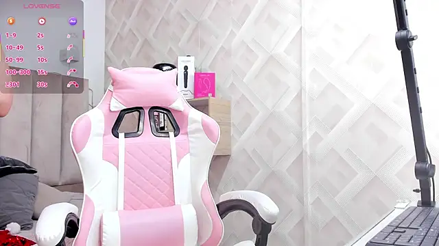 Snapshot of Clhoe_Johnson chatting on December 2025 12:21:02 PM Clhoe Johnson online show from December 2025 12:21:02 PM