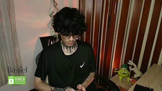 Mihail leroy online show from October 2025 02:52:01 AM