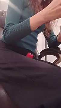 Snapshot of AnneNay chatting on November 2025 09:47:01 PM AnneNay online show from November 2025 09:47:01 PM