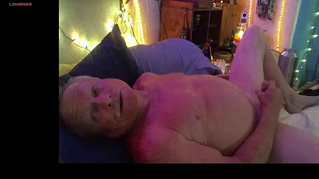 Snapshot of Pussyeat2please chatting on February 2026 02:35:01 PM Pussyeat2please online show from February 2026 02:35:01 PM