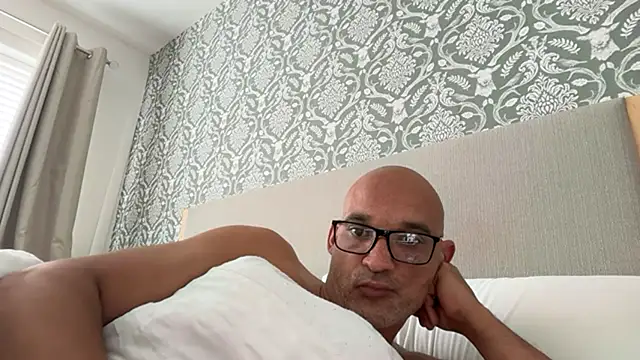 Snapshot of halfcastlad chatting on November 2025 09:52:01 AM halfcastlad online show from November 2025 09:52:01 AM