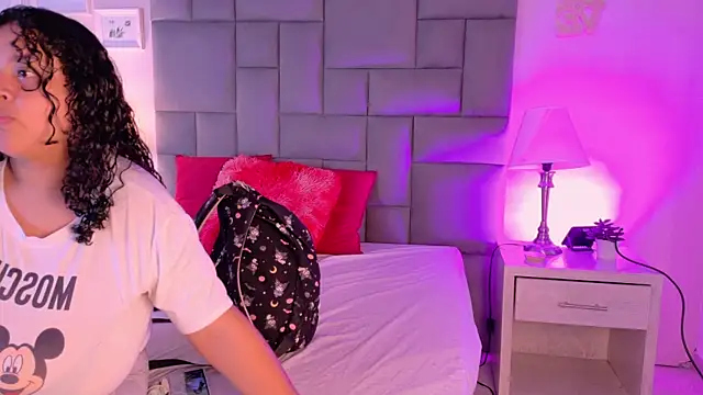 Snapshot of KITY_HILL chatting on September 2025 05:23:02 AM KITY HILL online show from September 2025 05:23:02 AM