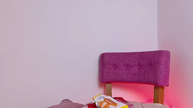 Snapshot of KITY_HILL chatting on November 2025 04:25:02 AM KITY HILL online show from November 2025 04:25:02 AM