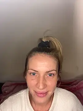 StellaWeb online show from November 2025 08:53:01 PM