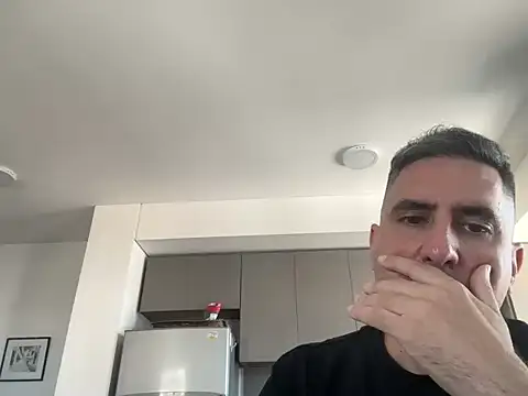 Snapshot of couplelatam2025 chatting on October 2025 06:08:02 PM couplelatam2025 online show from October 2025 06:08:02 PM