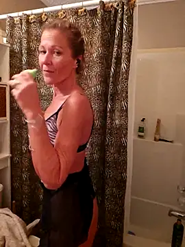 PhynneNicole online show from November 2025 05:35:02 PM