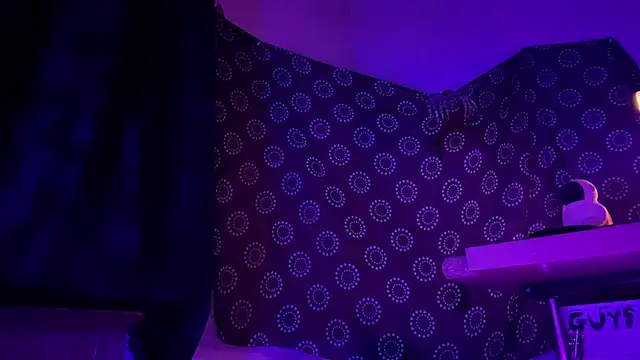 DjDiCKmannOnE online show from February 2026 11:14:01 PM