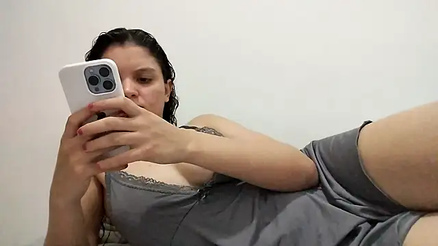 isabelly08ty online show from November 2025 06:08:01 PM