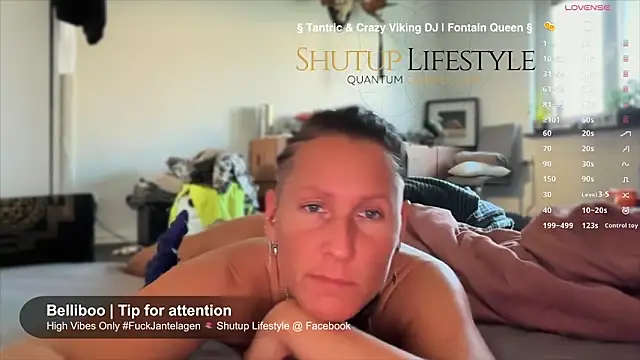 SwingWingWomanSweden online show from September 2025 06:18:02 AM