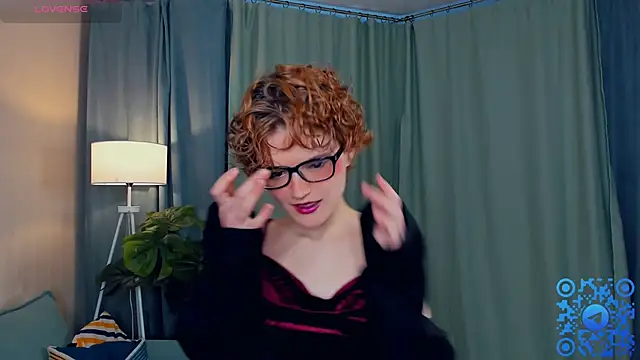 Snapshot of EdlinGathright chatting on October 2025 05:10:01 AM EdlinGathright online show from October 2025 05:10:01 AM