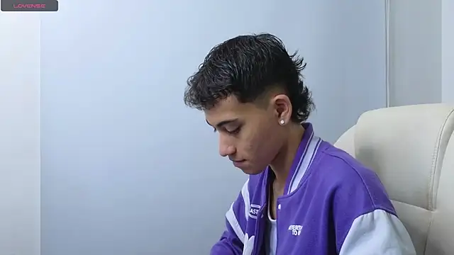 yulian vasquez online show from September 2025 12:16:01 PM