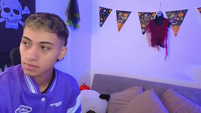 yulian vasquez online show from October 2025 12:27:01 PM