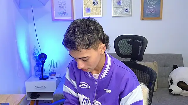 yulian vasquez online show from November 2025 12:26:01 PM