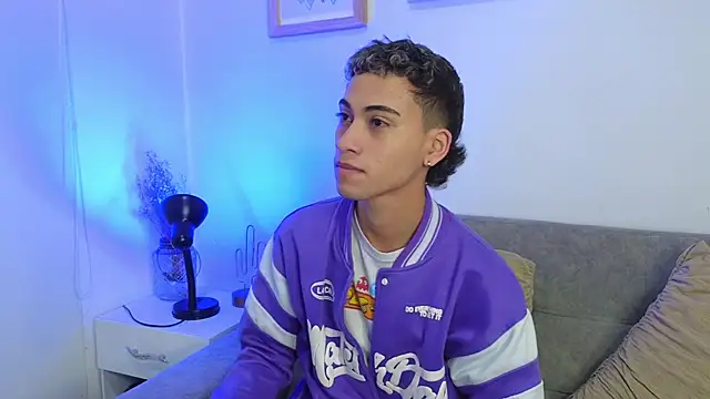 yulian vasquez online show from December 2025 12:32:01 PM