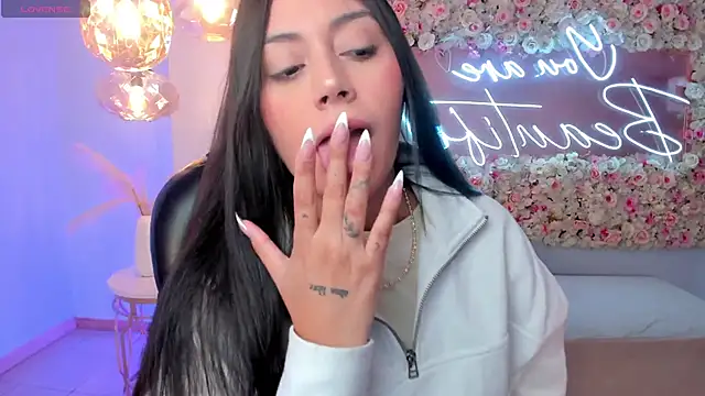 AmbarJames  online show from December 2025 11:15:02 AM