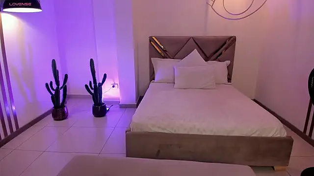 AmbarJames  online show from January 2026 12:18:01 PM