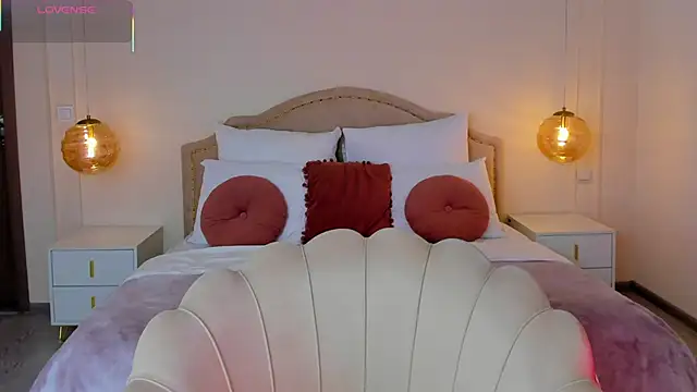 Snapshot of MilaMour chatting on February 2026 01:14:01 PM MilaMour online show from February 2026 01:14:01 PM