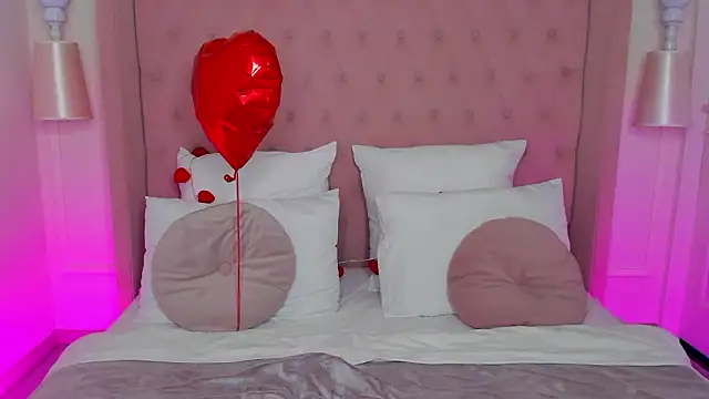 Snapshot of MilaMour chatting on February 2026 07:21:02 AM MilaMour online show from February 2026 07:21:02 AM