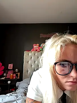 Snapshot of ShortySweet chatting on September 2025 03:34:02 PM ShortySweet online show from September 2025 03:34:02 PM