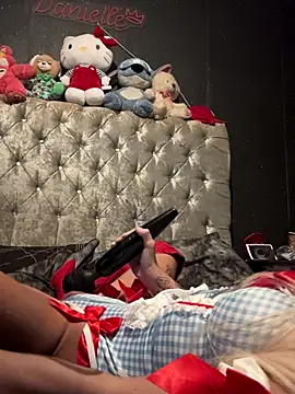 Snapshot of ShortySweet chatting on October 2025 03:01:02 PM ShortySweet online show from October 2025 03:01:02 PM