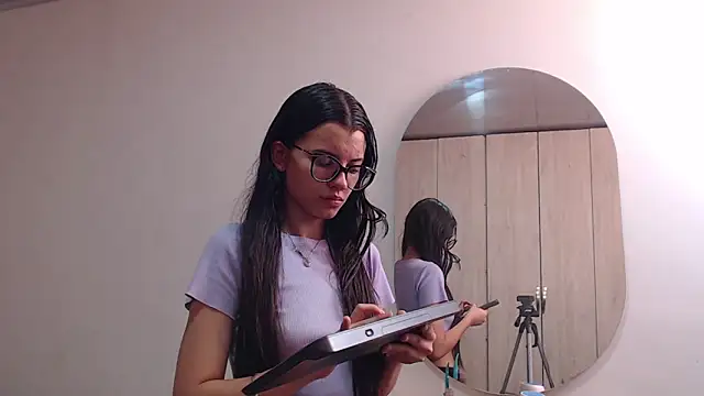 pinky f00x online show from February 2026 08:24:02 PM