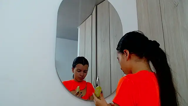 pinky f00x online show from February 2026 07:25:02 PM