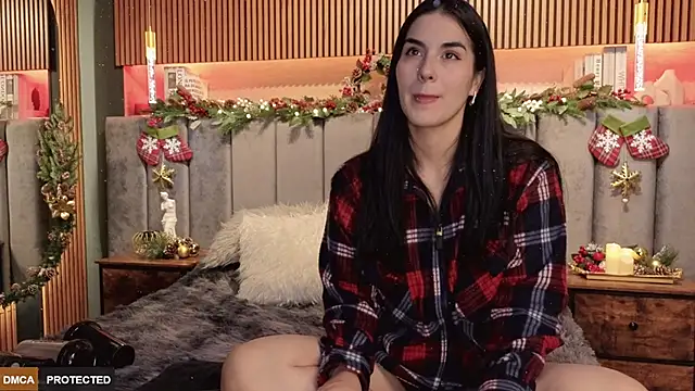 Angelina Dior online show from December 2025 06:15:02 PM