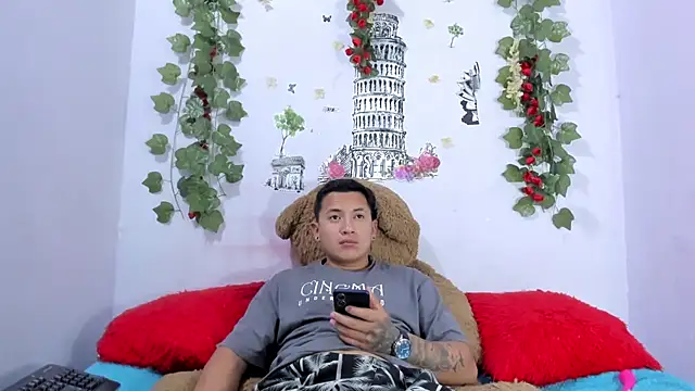 NataliaAndJulliam online show from January 2026 04:39:02 AM