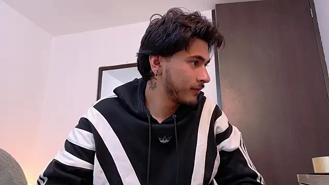 Snapshot of Elian_savoy chatting on May 2026 11:35:02 PM Elian savoy online show from May 2026 11:35:02 PM