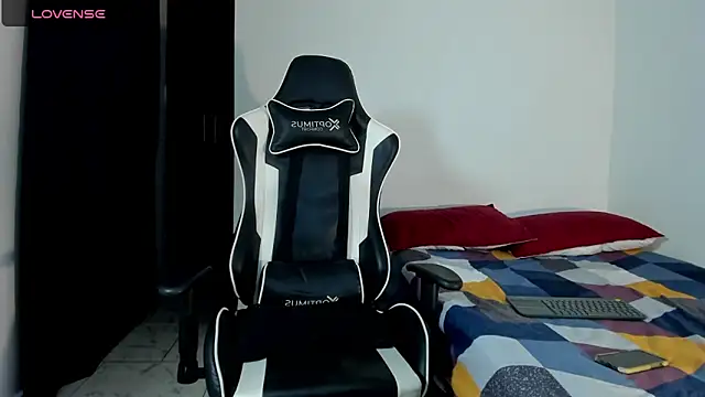 Snapshot of bryan_mugn chatting on November 2025 04:16:01 AM bryan mugn online show from November 2025 04:16:01 AM