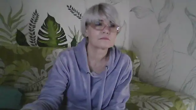 Catty Lady online show from December 2025 07:33:02 PM