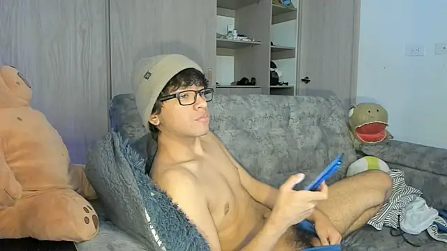 Snapshot of MontyMonty chatting on August 2026 02:22:02 PM MontyMonty online show from August 2026 02:22:02 PM