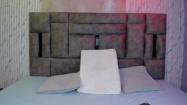 Miah Palacio online show from November 2025 04:00:02 AM