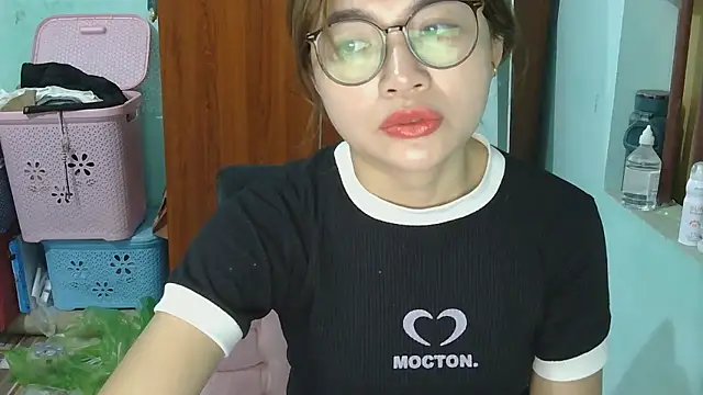 Uhem112 online show from October 2025 01:06:01 AM